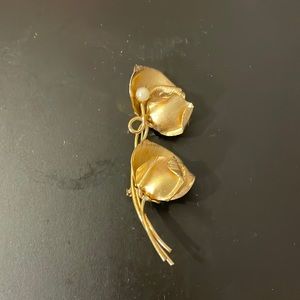 Vintage gold flower rose petal brooch